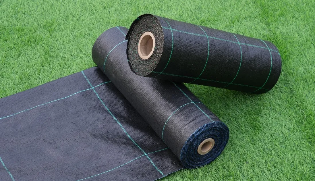 Woven groundcover — Black